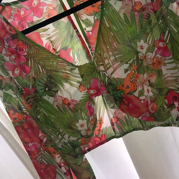 Sheer Gianni Bini Crop top size medium OBO NWT - Picture 1 of 3